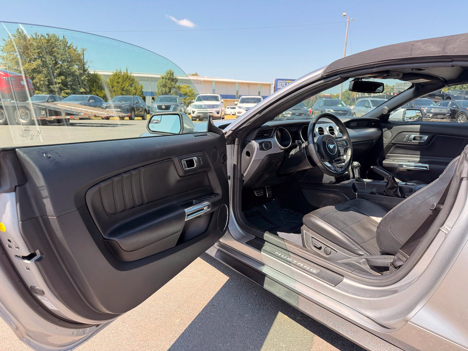 Used 2020 Ford Mustang Premium RWD image 25