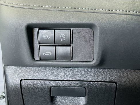 Used 2023 Toyota Highlander LE FWD image 11
