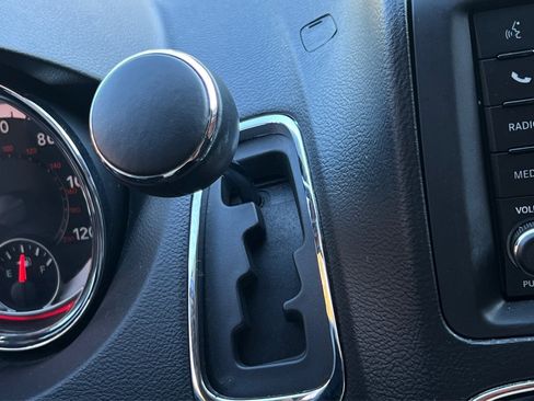 Used 2019 Dodge Grand Caravan SE w/ UConnect Hands-Free Group FWD image 34