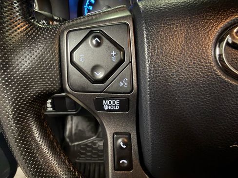 Used 2016 Toyota Tacoma TRD Off-Road image 12