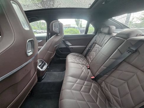 Used 2025 BMW 740i RWD image 5