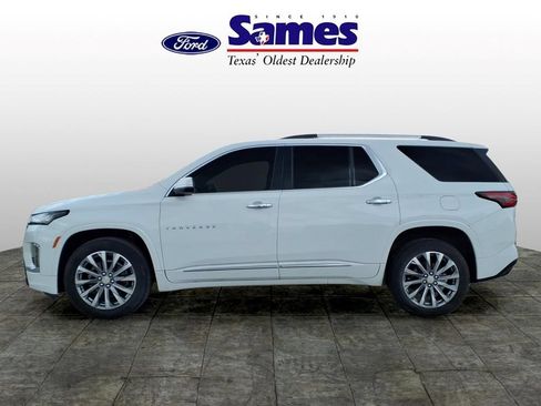 Used 2023 Chevrolet Traverse Premier FWD image 6