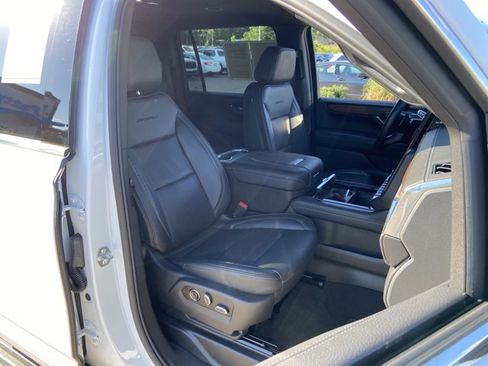 Used 2025 GMC Yukon XL Denali AWD/4WD image 20