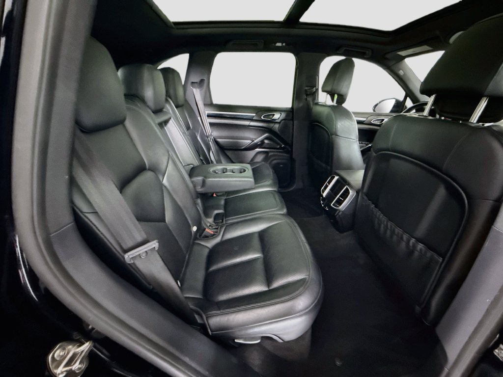 Used 2016 Porsche Cayenne S AWD/4WD image 22