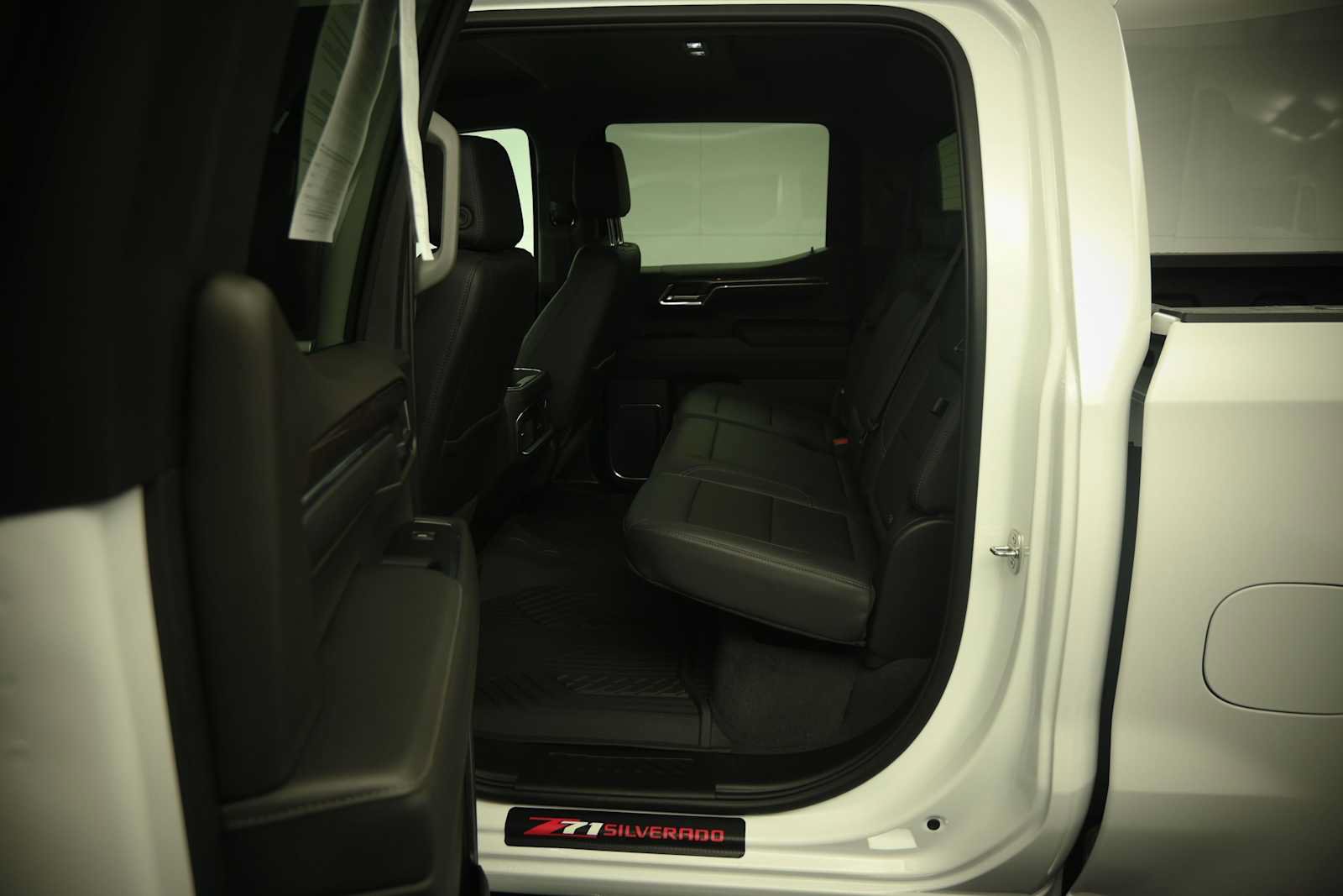 Used 2024 Chevrolet Silverado 1500 LTZ AWD/4WD image 7