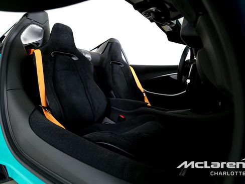 Used 2025 McLaren Artura Spider RWD image 20