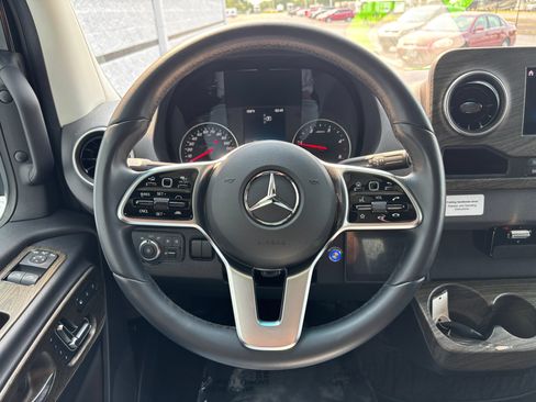Used 2022 Mercedes-Benz Sprinter 2500 image 23