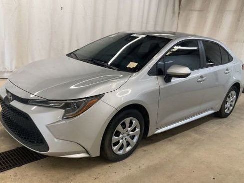 Used 2021 Toyota Corolla LE FWD image 3