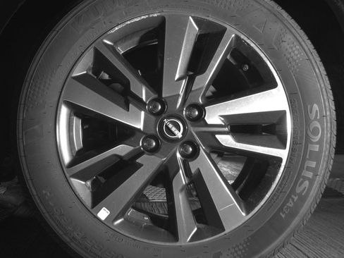 Used 2025 Nissan Versa SV image 14