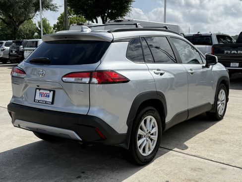 Used 2024 Toyota Corolla Cross LE FWD image 5