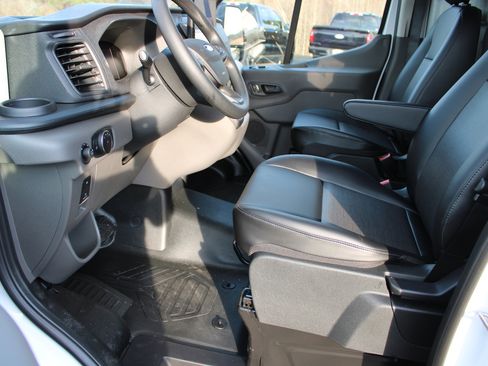 New 2026 Ford Transit 250 148 Medium Roof w/ Load Area Protection Package image 10