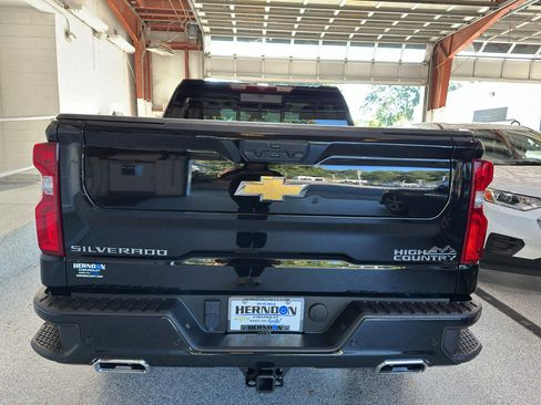 Used 2024 Chevrolet Silverado 1500 High Country w/ High Country Premium Package image 33