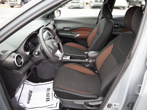 Used 2023 Nissan Kicks SR image 18