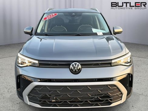 Used 2025 Volkswagen Taos SE AWD/4WD image 9