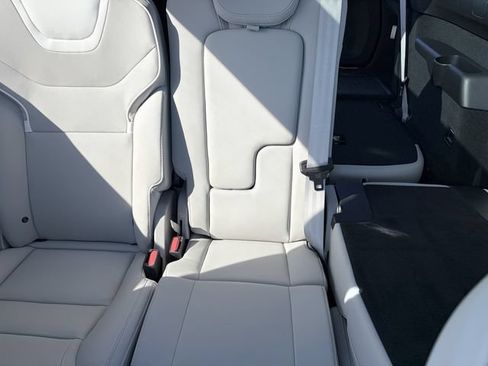 Used 2025 Volvo EX90 Ultra AWD/4WD image 9