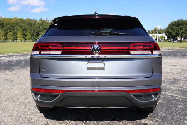 Certified 2024 Volkswagen Atlas Cross Sport SE FWD image 7