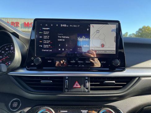 Used 2023 Kia Forte GT-Line w/ GT-Line Premium Package image 11