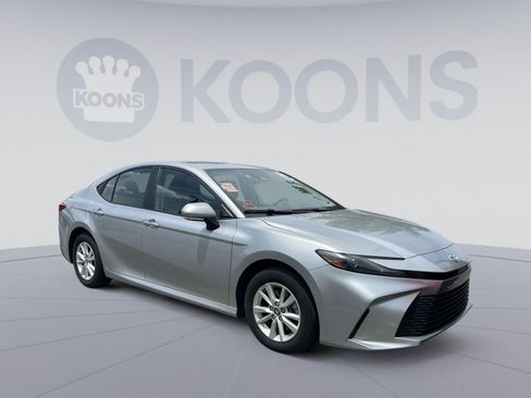 Used 2025 Toyota Camry LE AWD/4WD image 10