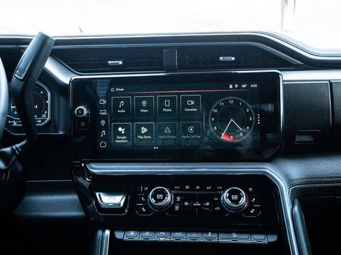 Used 2024 GMC Sierra 2500 Denali image 14