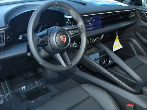 New 2026 Porsche Macan 4 Electric AWD/4WD image 4