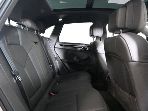 Certified 2026 Porsche Macan AWD/4WD image 19