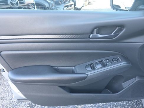 Used 2024 Nissan Altima 2.5 S image 12
