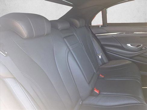 Used 2017 Mercedes-Benz S 550 Sedan w/ Premium Package image 18