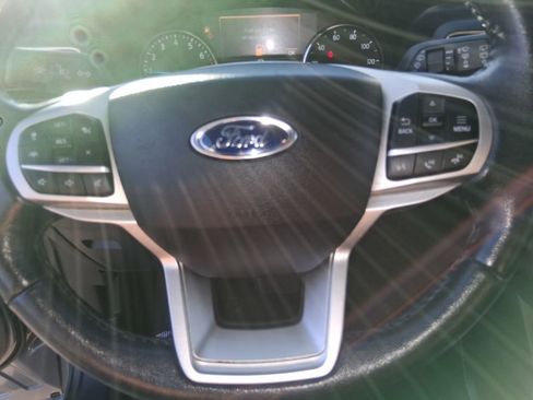 Used 2022 Ford Explorer Limited w/ Equipment Group 301A image 11