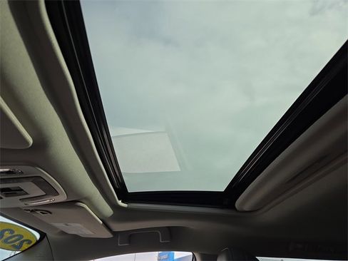 Used 2024 Toyota Sienna XLE image 26