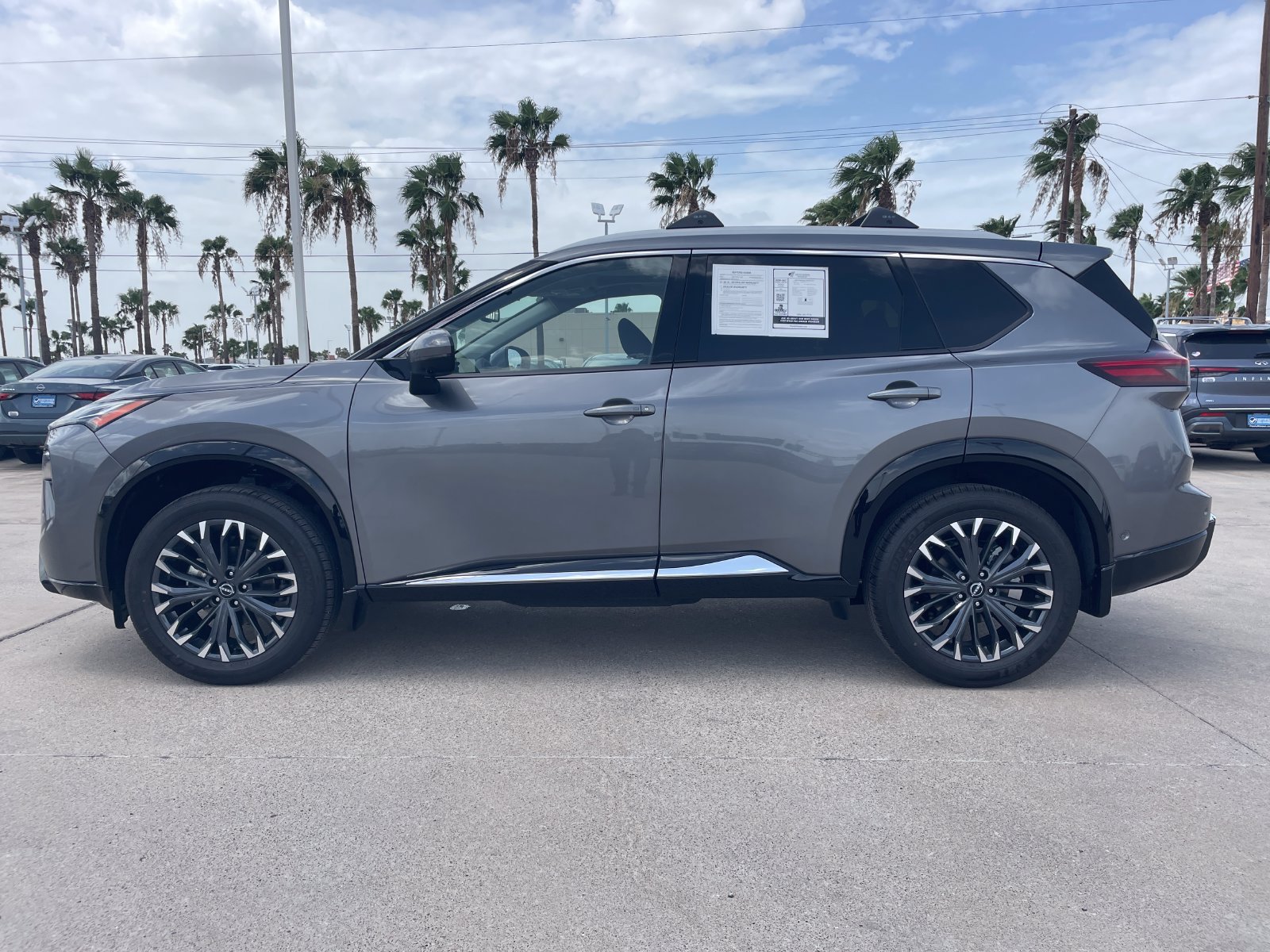 Used 2026 Nissan Rogue Platinum w/ Platinum Premium Package AWD/4WD image 2