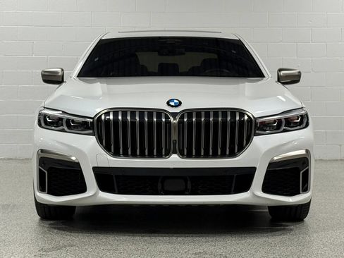 Used 2022 BMW M760i xDrive w/ Luxury Rear Seating Package AWD/4WD image 3