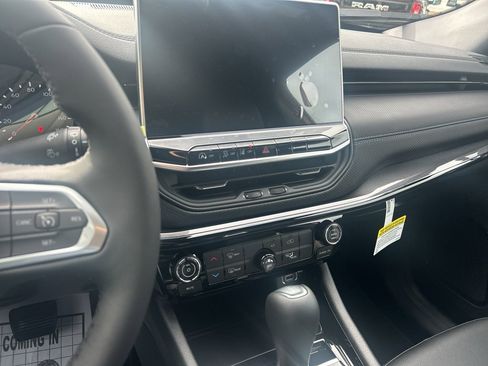 New 2026 Jeep Compass Latitude image 15