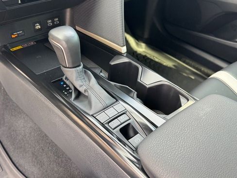 Used 2025 Toyota Camry SE w/ Convenience Package image 24