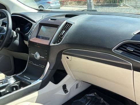Used 2020 Ford Edge Titanium image 43