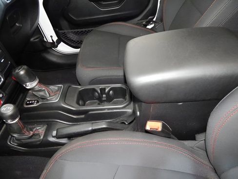 Used 2020 Jeep Wrangler Unlimited Rubicon w/ Safety Group image 56