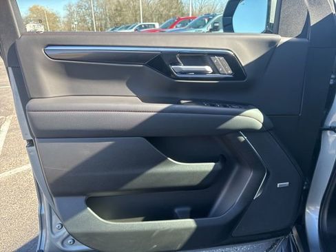 Used 2025 Chevrolet Suburban RST w/ Comfort Package image 12