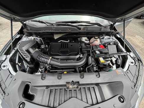 Used 2025 Chevrolet Blazer LT FWD image 32