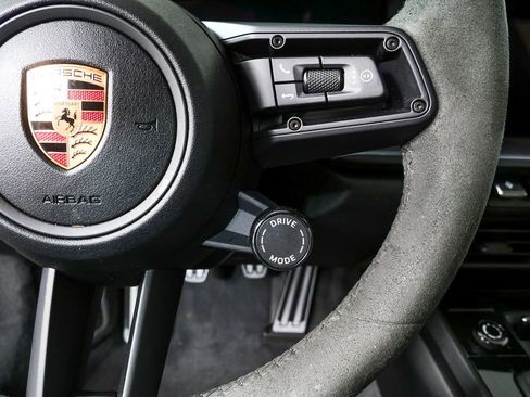 Certified 2025 Porsche 911 Carrera RWD image 11