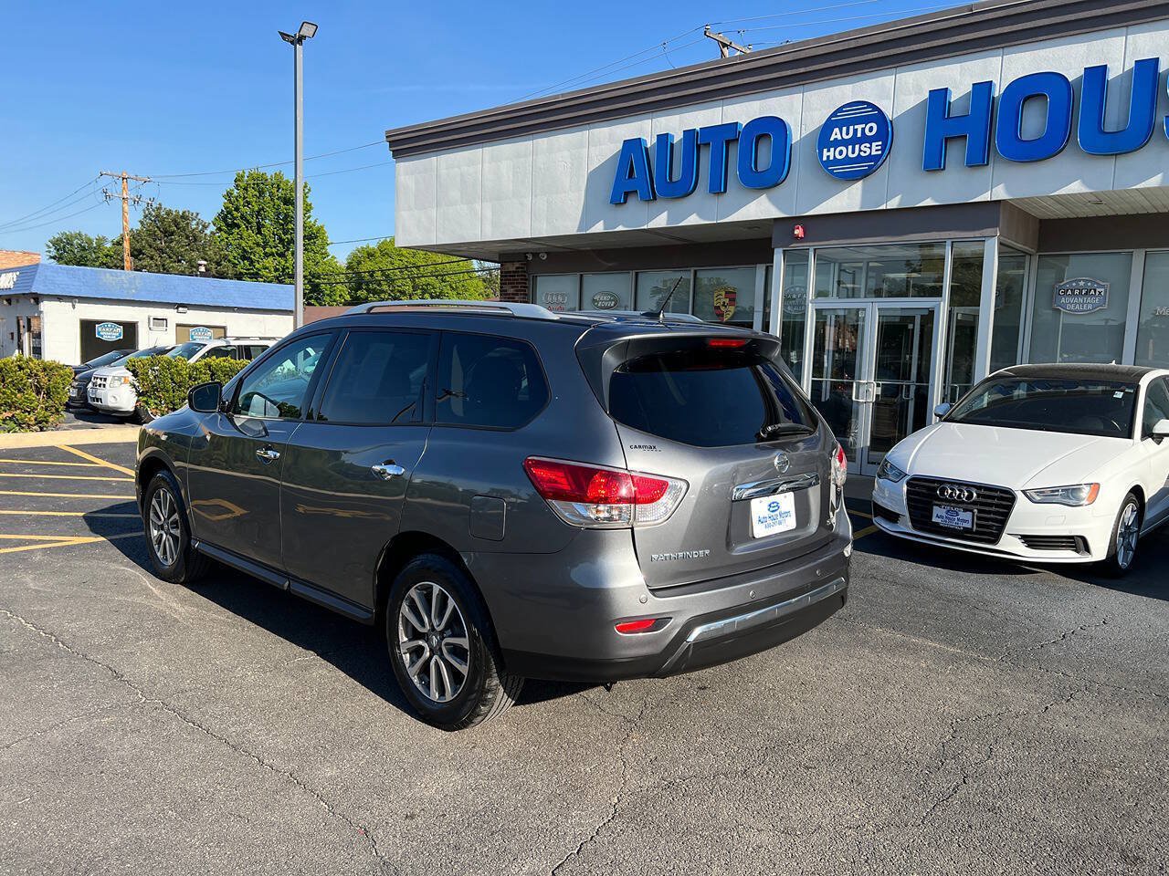 Used 2015 Nissan Pathfinder SV FWD image 11