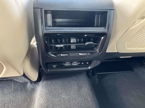 Used 2023 Jeep Grand Cherokee Limited w/ Luxury Tech Group II AWD/4WD image 39