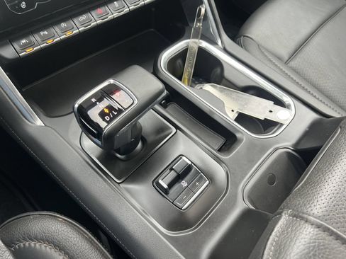 Used 2023 GMC Sierra 1500 Denali AWD/4WD image 9