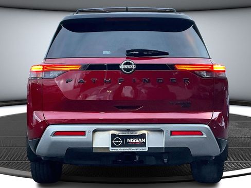 Used 2023 Nissan Pathfinder Platinum image 5