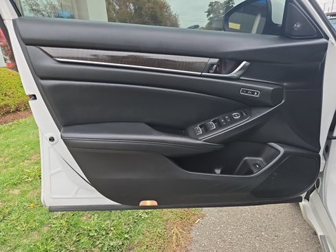 Used 2021 Honda Accord Touring image 17