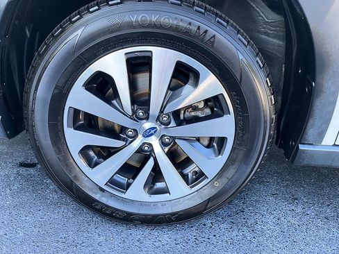 Used 2025 Subaru Outback Premium AWD/4WD image 27