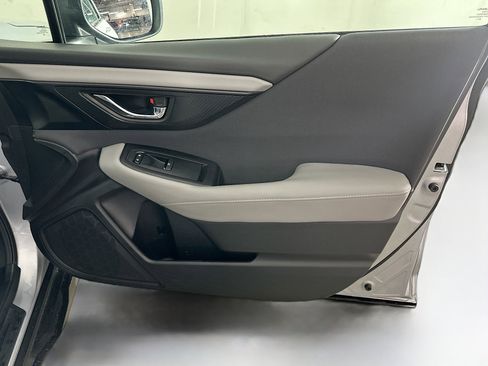 Used 2025 Subaru Outback Premium AWD/4WD image 31