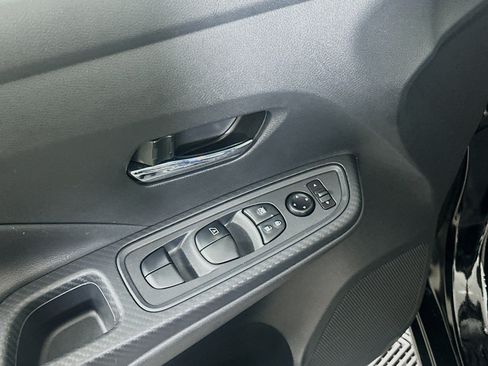 Used 2025 Nissan Versa SV FWD image 15