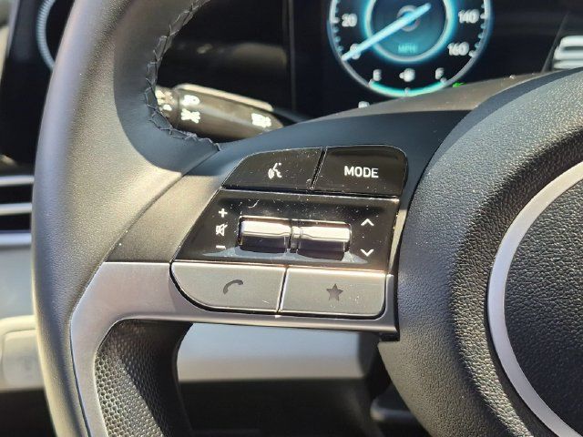 Used 2025 Hyundai Elantra Limited FWD image 17