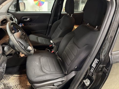 Used 2020 Jeep Renegade Latitude w/ Cold Weather Group image 5