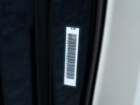 Used 2024 Bentley Bentayga image 42