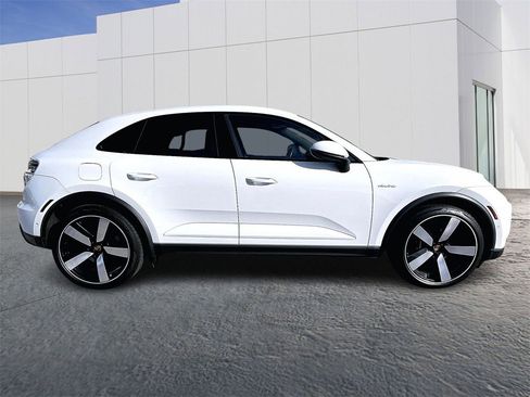 Used 2024 Porsche Macan 4 Electric image 8